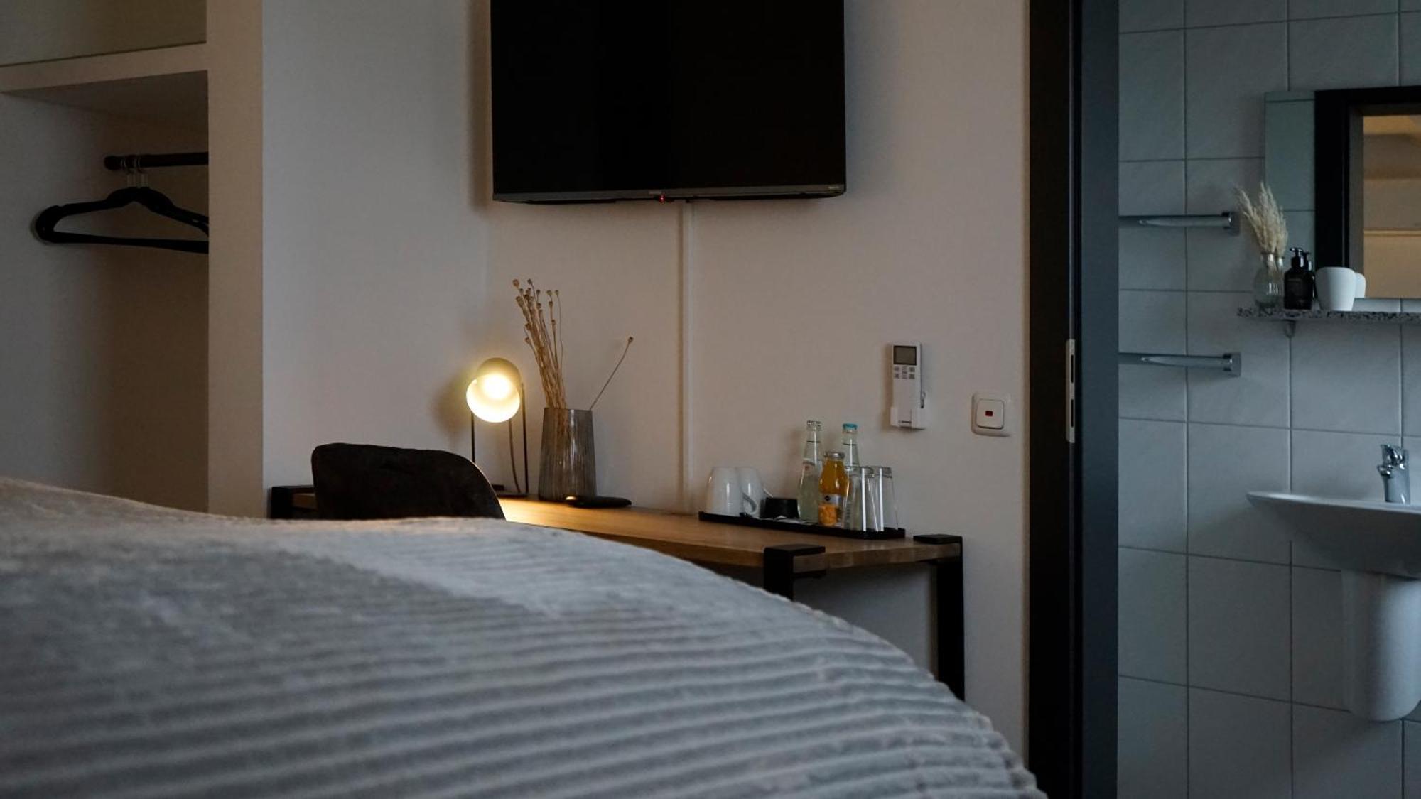 1 Bett Zimmer In Ehemaligen Hotel Siegen Esterno foto